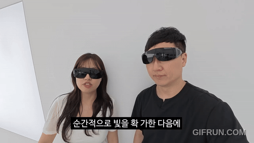 비전검사 후 자동차 표면을 검사 중인 엔지니어 (출처 : 김선태 유튜브 헤이딜러 편)